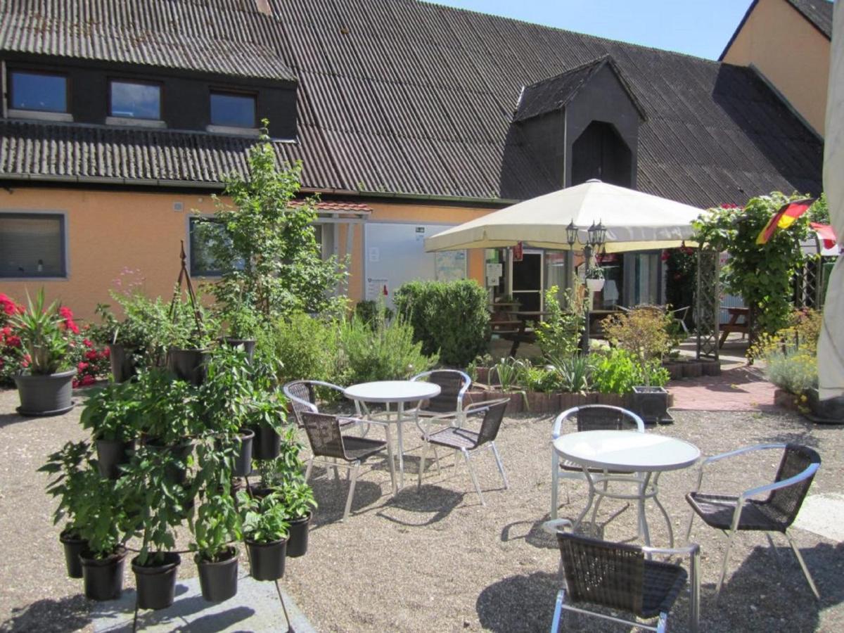 Schlaffass-Camping Gutshof Donauried Günzburg Exterior foto